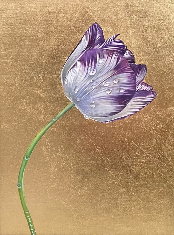 Broken Tulip, 2022 – Botanical oil painting on panel, 27 x 20 cm – Ginny Page